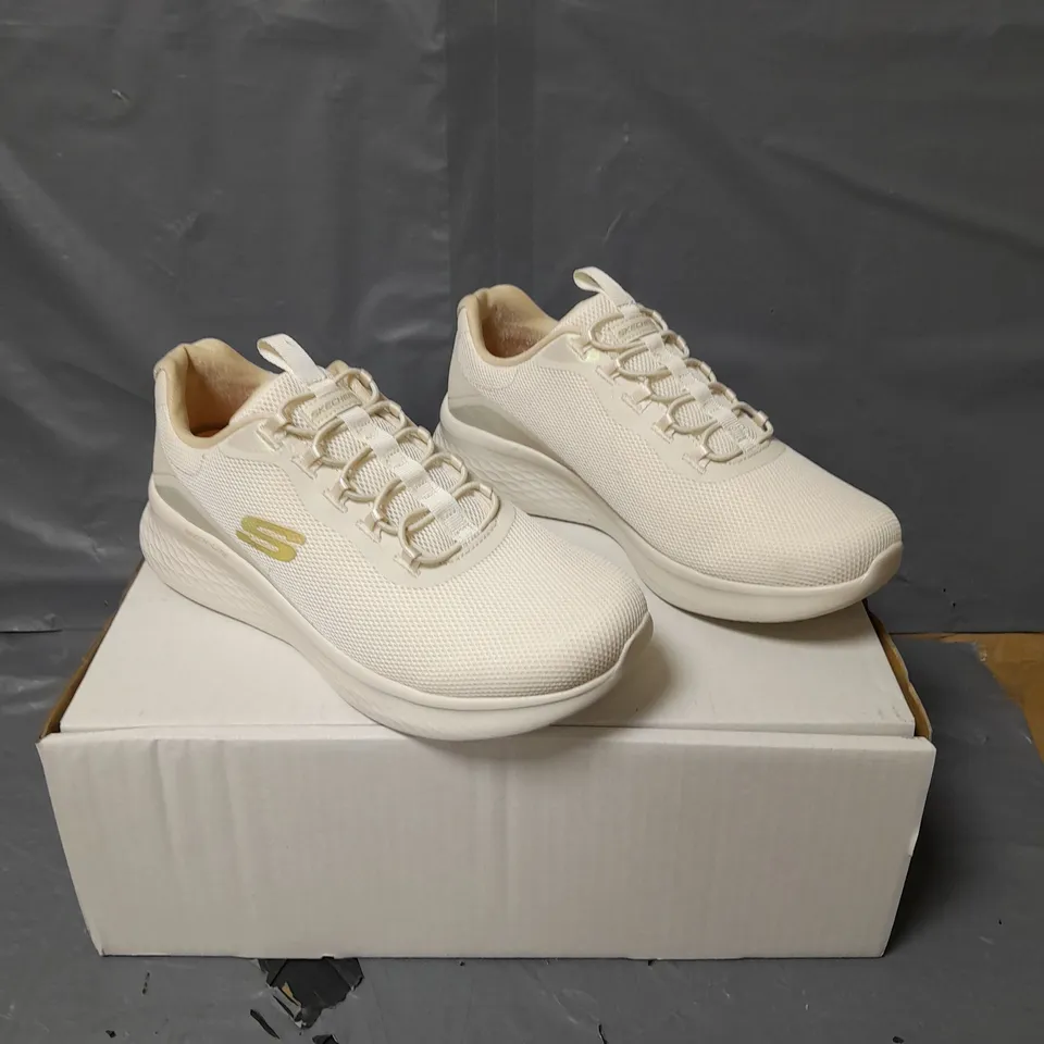 SKECHERS SKECH-LITE PRO GLIMMER TRAINERS - WHITE - SIZE 4
