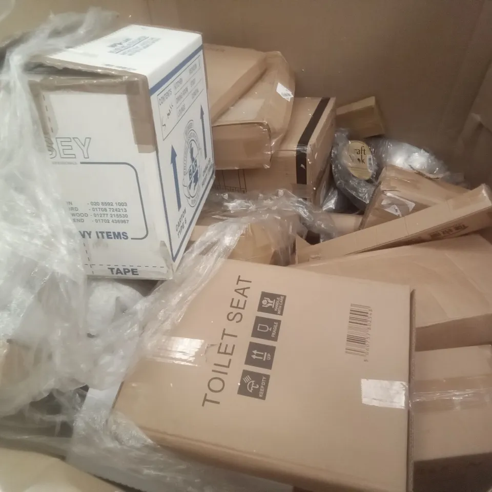 PALLET OF ASSORTED ITEMS INCLUDING MASS DYNAMIC TOILET SEAT, TENSION RODS, KEYLITOS DEHUMIDIFIER, HEIGHT ADJUSTABLE BAR STOOL, METAL GARDEN FENCE DECORATION, SEKEY PARASOL STANDS 