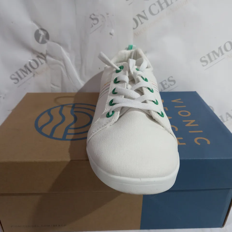 MIP KANNES NKEL BOOTS IN WHITE  - SIZE 6
