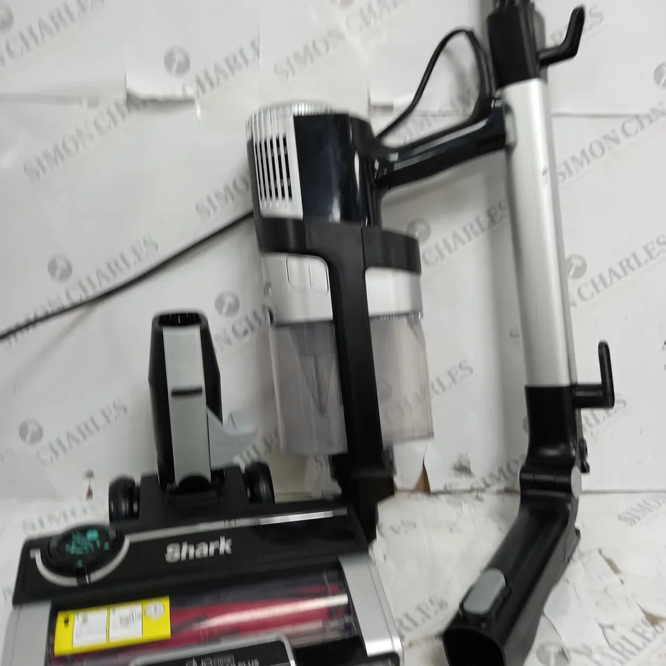 BOXED SHARK CORDED VACUUM