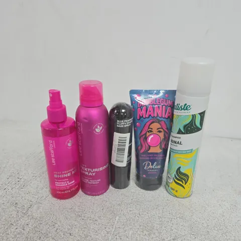 APPROXIMATELY 15 ASSORTED HEALTH & BEAUTY PRODUCTS TO INCLUDE BATISTE DRY SHAMPOO, BUBBLEGUM MANIA TANNERS, LEE STAFFORD SHINE MIST, ETC - COLLECTION ONLY