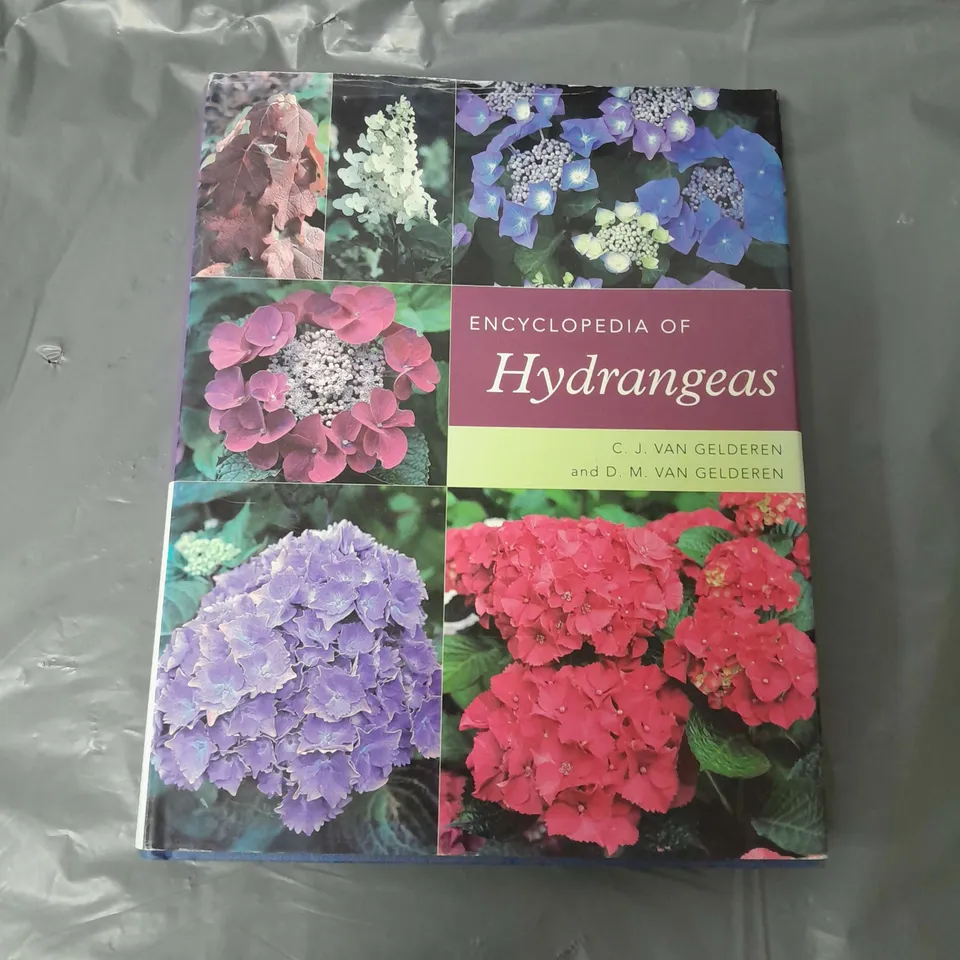 ENCYCLOPEDIA OF HYDRANGEAS C.J VAN GELDEREN & D.M. VAN GELDEREN 
