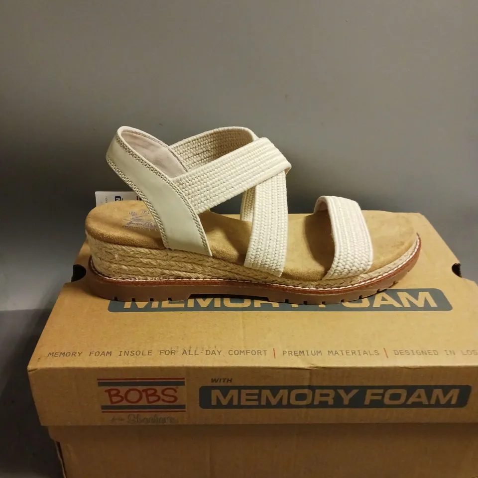 BOB'S FROM SKECHERS WEDGE HEEL SANDALS SIZE 5