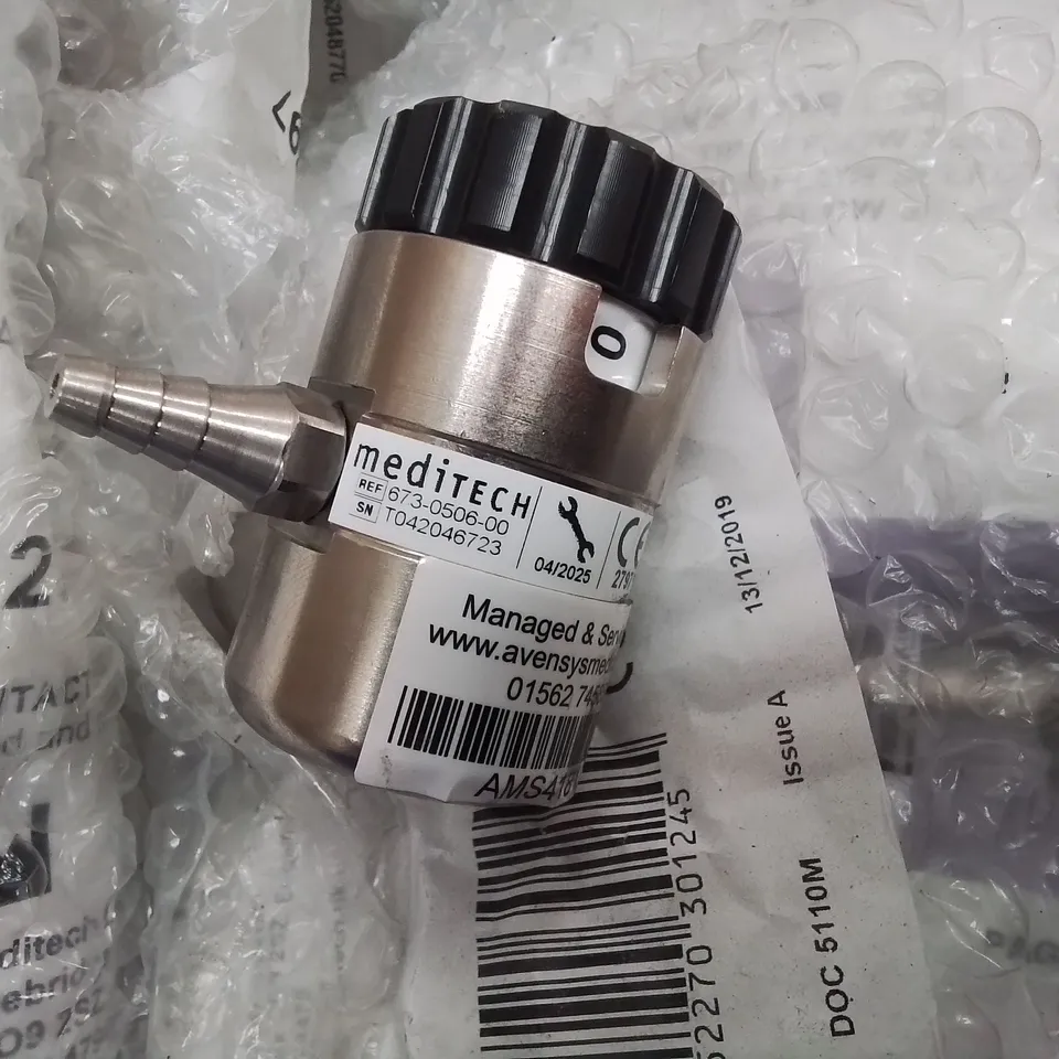 PALLET OF MEDITECH GAS VALVES & SWITCH SURROUND PLATES