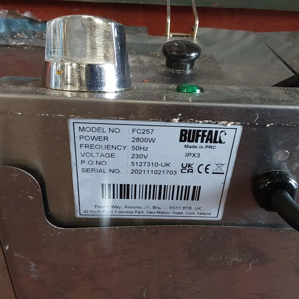 BUFFALO COMMERCIAL TWIN TANK TWIN BASKET 2x5LTR COUNTERTOP FRYER 2X2.8KW