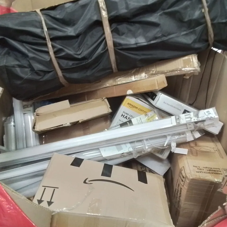 PALLET CONTAINING VARIOUS ASSORTED BOXED HOUSEHOLD ITEMS TO INCLUDE: ROLLER BLINDS, TOILET ASSISTANCE CHAIR, FOAM MATTRESS AND LOTS MORE UNMARKED BOXED ITEMS 