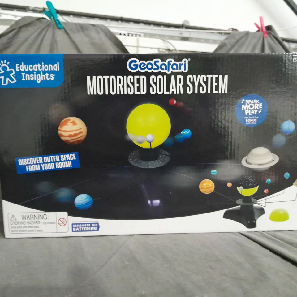 GEOSAFARI MOTORISDED SOLAR SYSTEM 