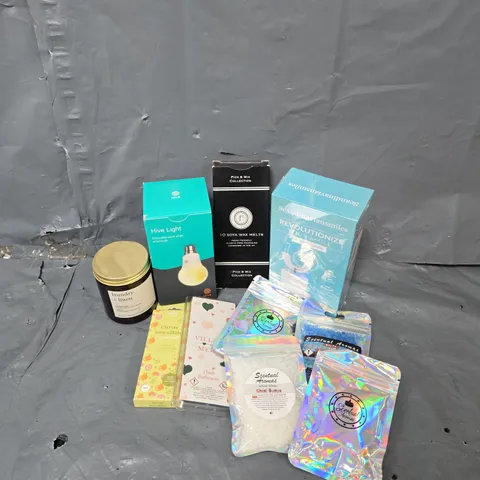 APPROXIMATELY 25 ASSORTED HOUSEHOLD ITEMS TO INCLUDE HIVE LIGHT BULB, SCANDINAVAINSMILES TEETH WHITENER, SCENTED CANDLES, ETC