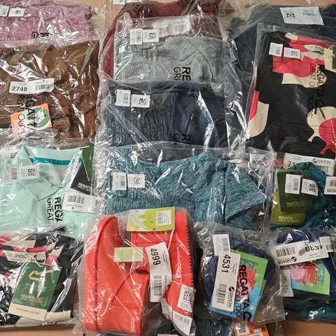 LOT OF 15 ASSORTED BRAND NEW REGATTA ITEMS IN VARIOUS STYLES AND SIZES