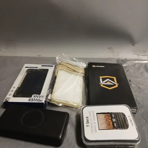 APPROXIMATELY 30 ASSORTED SMARTPHONE ACCESSORIES TO INCLUDE SCREEN PROTECTORS, CHARGING CABLES, PROTECTIVE CASES ETC