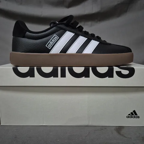 BOXED PAIR OF ADIDAS VL COURT 3.0 SHOE SIN BLACK/WHITE UK SIZE 6