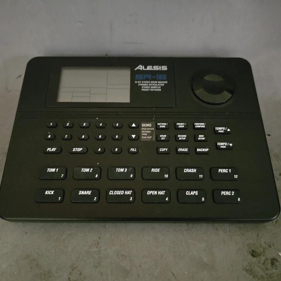 ALESIS SA-16 STEREO DRUM MACHINE 