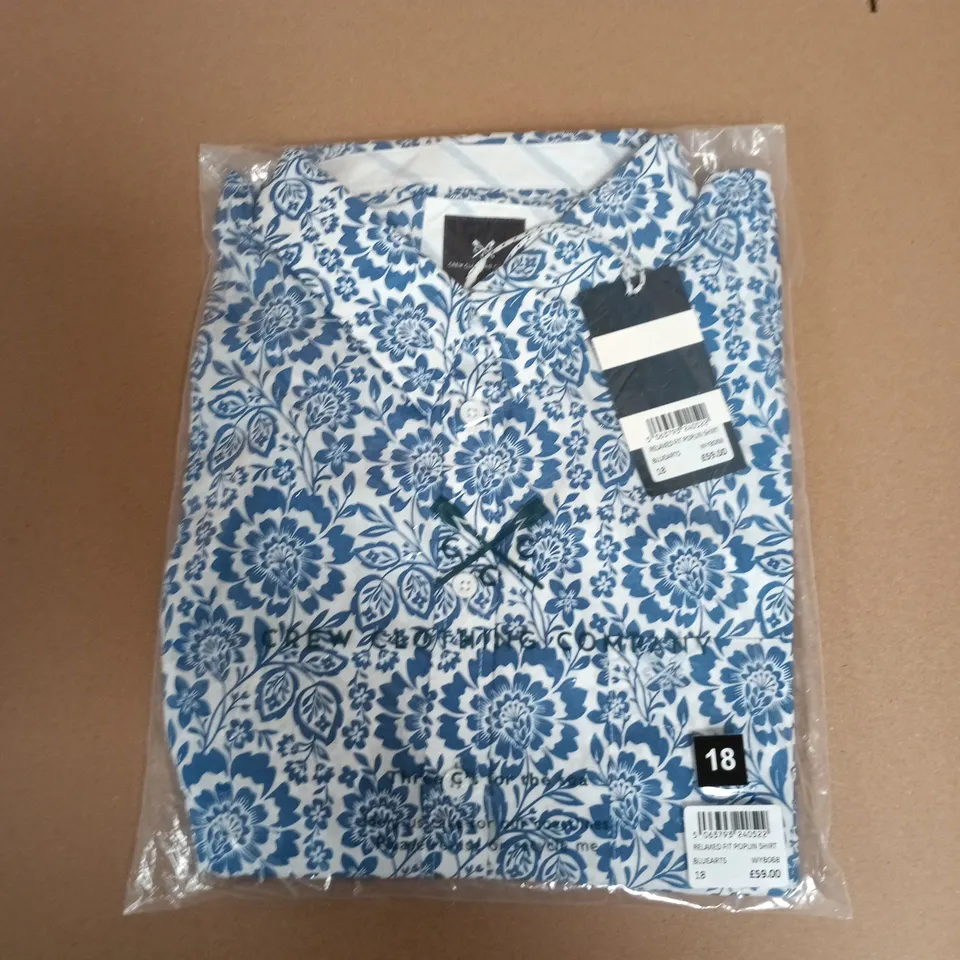 BAGGED CREW CLOTHING COMPANY RELAXED FIT POPLIN SHIRT IN BLUARTS - SIZE 18