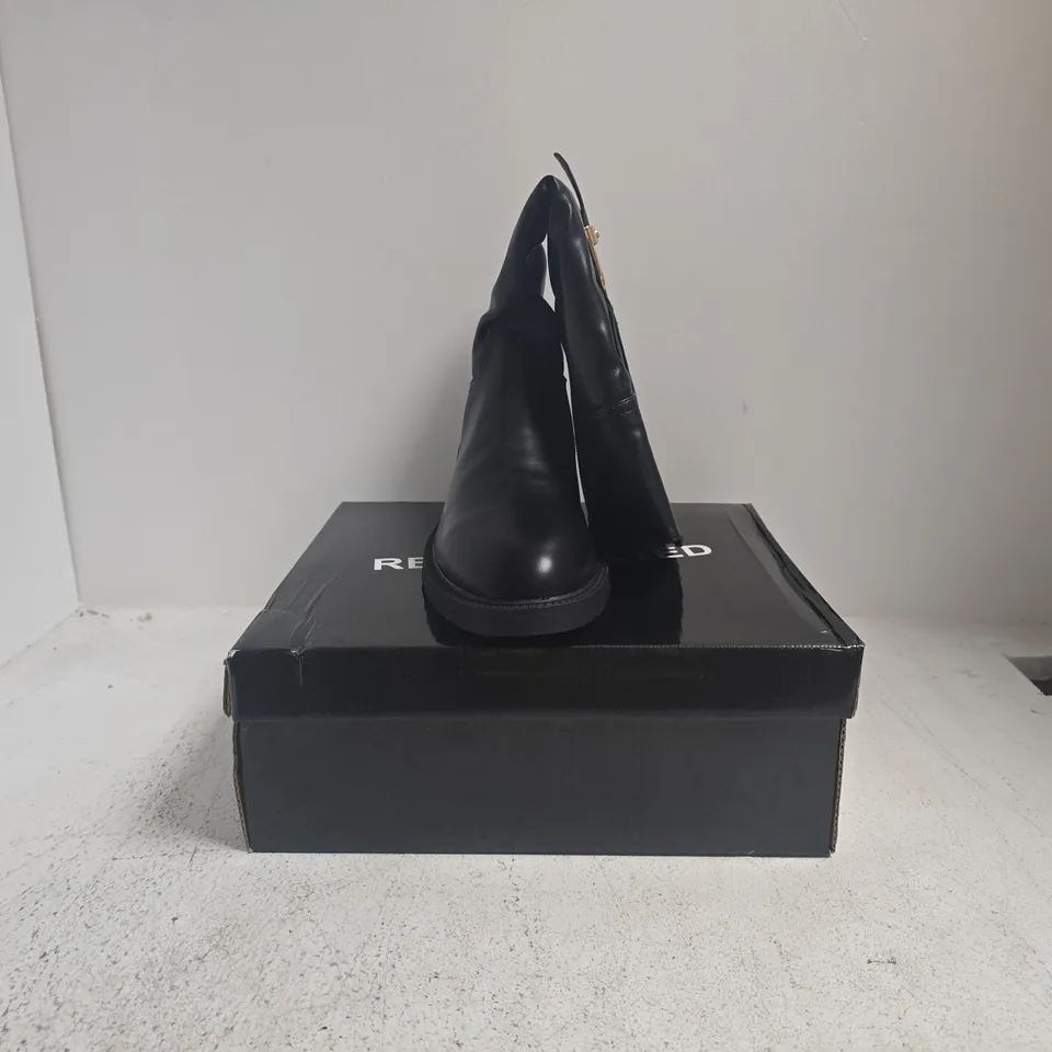 BOXED PAIR OF READY SALTED KNEE HIGH BOOTS IN BLACK SIZE 7