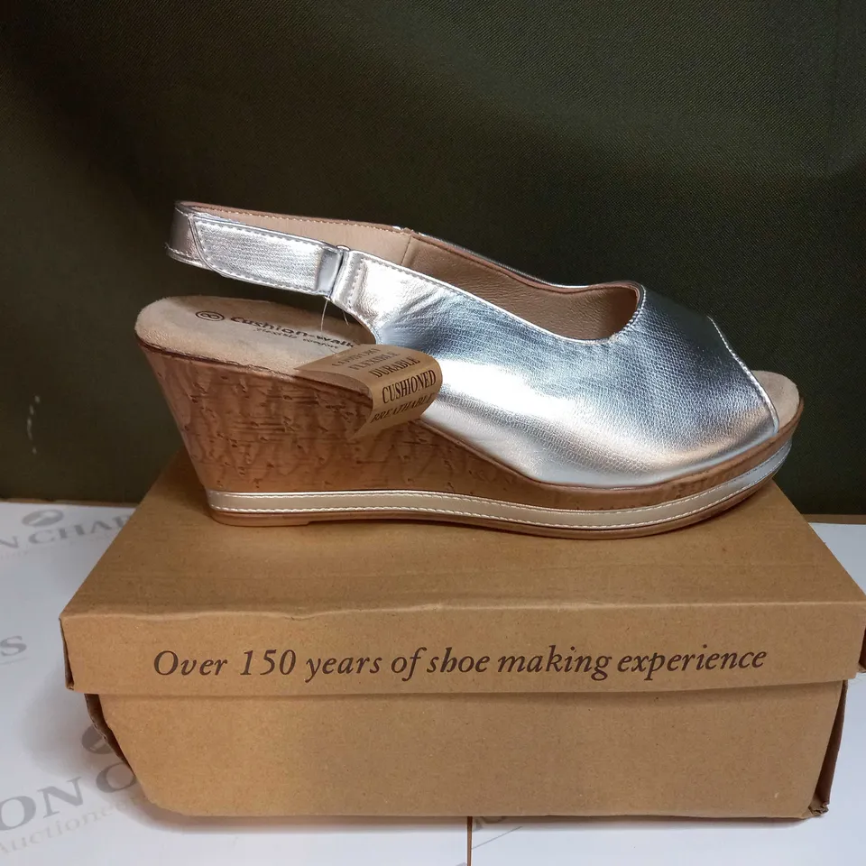 BOXED CUSHION WALK HEELED SLIP ON SANDALS - SIZE 8