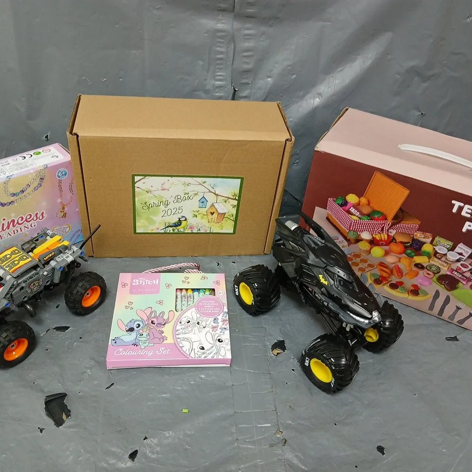 LARGE QUANTITY OF ASSORTED TOYS AND ACCESSORIES TO INCLUDE; DISNEY STITCH COLOURING SET, PRINCESS BEADING AND SPRING BOX