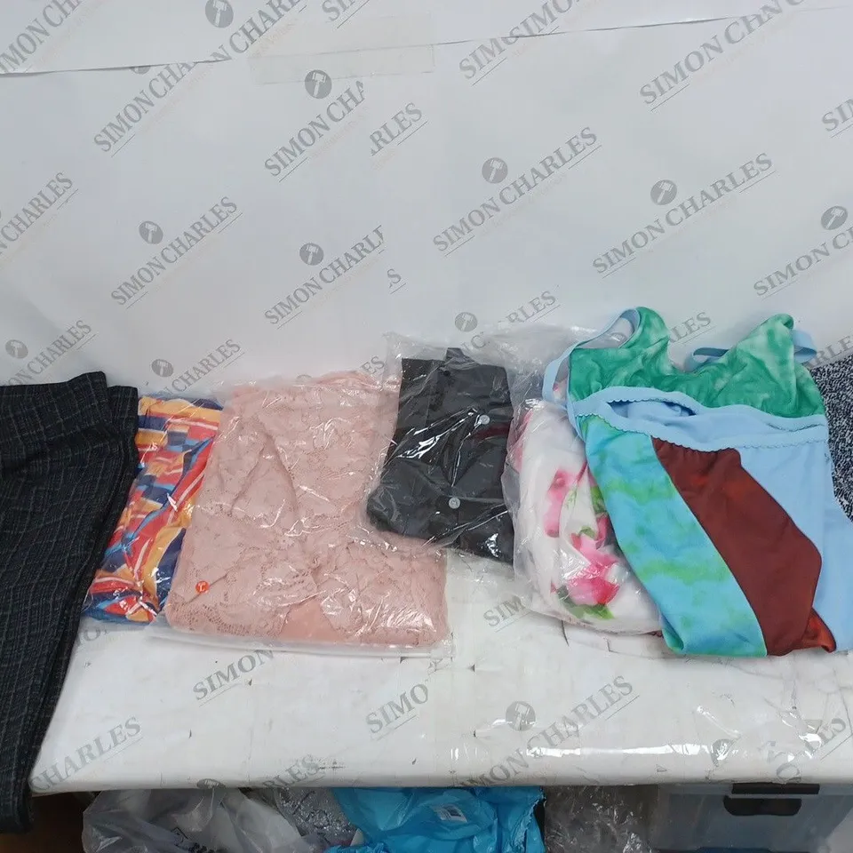 BOX OF ASSORTED CLOTHING ITEMS TO INCLUDE DRESSES, TOPS, TROUSERS ETC