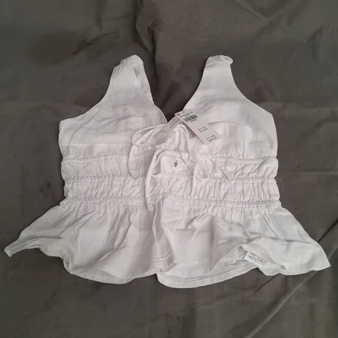 HOLLISTER RUCHED CROPPED TOP IN WHITE SIZE M