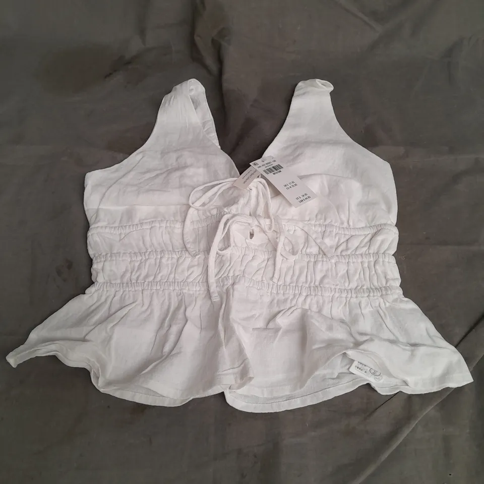 HOLLISTER RUCHED CROPPED TOP IN WHITE SIZE M