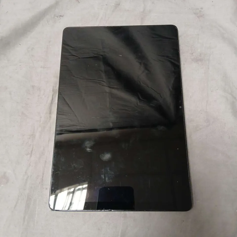 SAMSUNG TABLET – SILVER