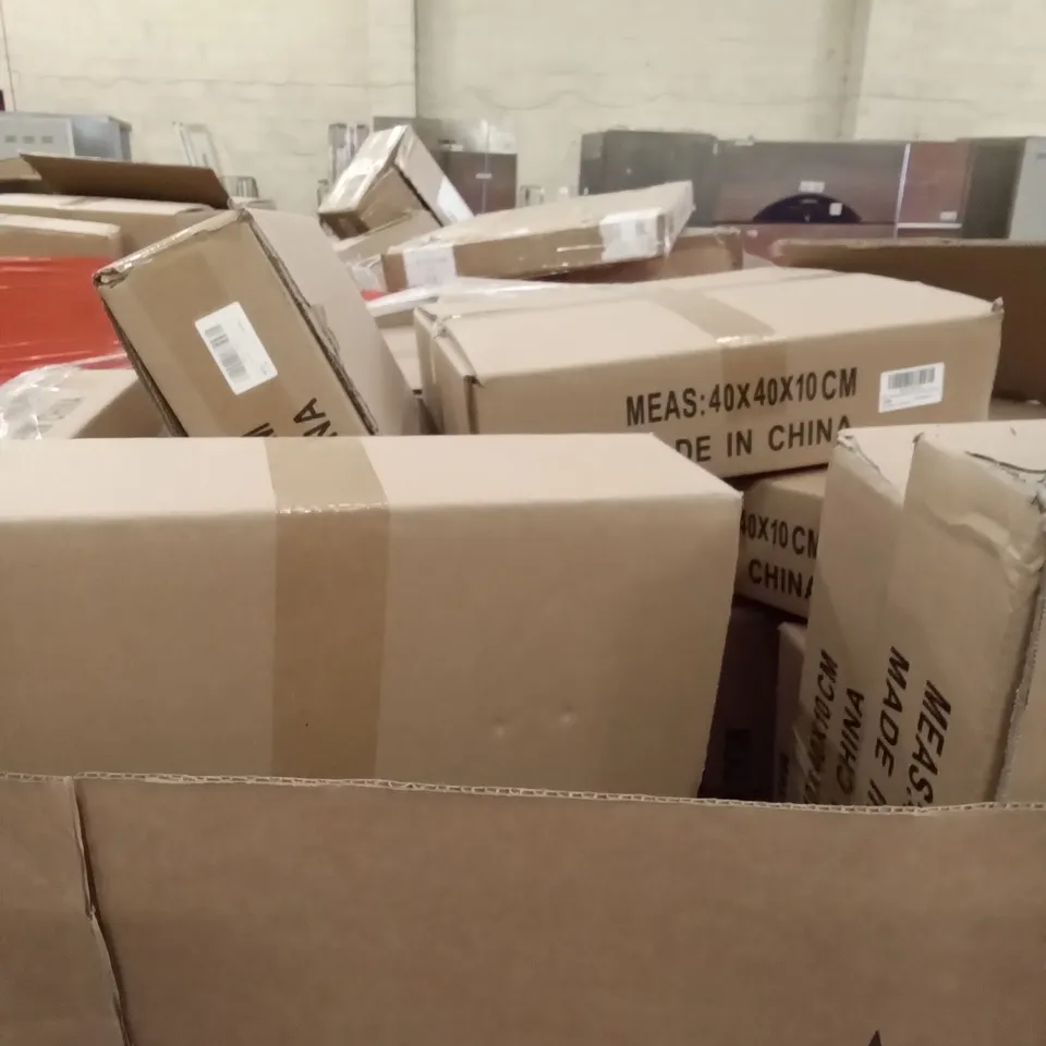 PALLET OF ASSORTED ITEMS INCLUDING CHRISTMAS WREATHS, TOILET GRAB BAR AND ARTIFICAL CHRISTMAS TREES
