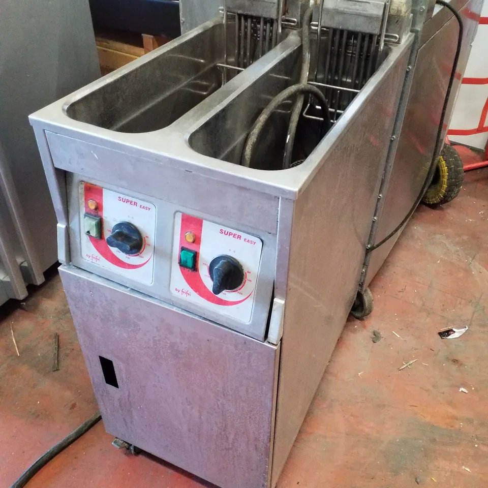 FRIFRI SUPER EASY 422 2 X 9 LITRE TWIN TANK FRYER WITH FILTRATION