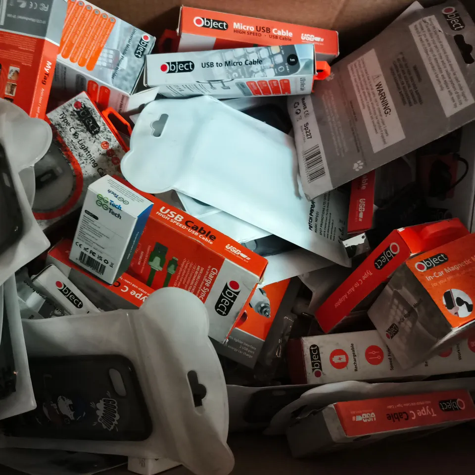 BOX OF APPROXIMATELY 20 ASSORTED HOUSEHOLD ITEMS TO INCLUDE PHONE CASES, ETC - COLLECTION ONLY