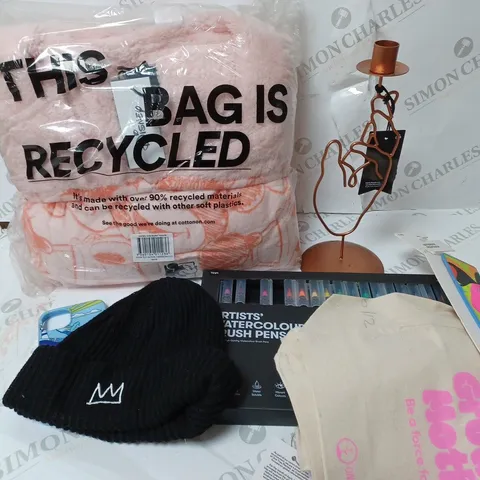 APPROXIMATELY 7 COTTON ON ITEMS INCLUDING DISNEY MICKEY MOUSE THROW, CANDLE HOLDER, BLACK BEANIE AND ARTISTS WATERCOLOUR BRUSH PENS