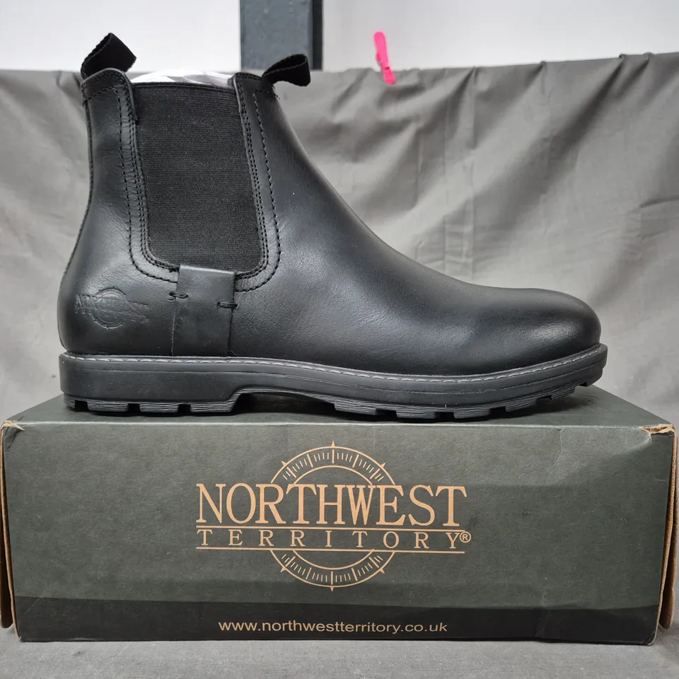 BOXED PAIR OF NORTHWEST TERRITORY ANKLE BOOT IN BLACK SIZE 12