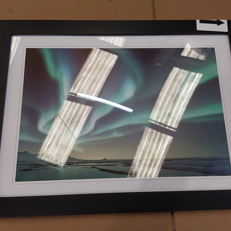 BOXED SINGLE FRAMED PICTURE - RIGHTEOUS AURORA BOREALIS (1 BOX)