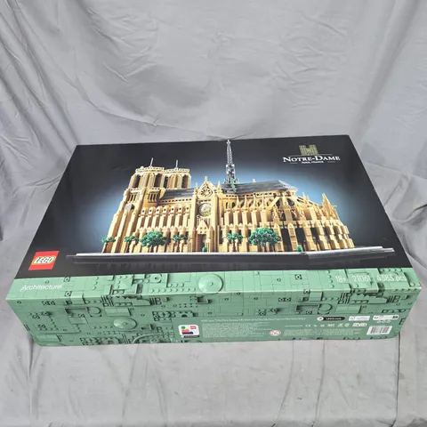 LEGO ARCHITECTURE NOTRE-DAME DE PARIS SET 21061