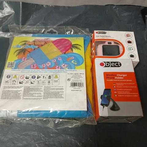 BOX OF ASSORTED ITEMS TO INCLUDE PHONE HOLDER, DIGITAL CAMERA AND INFLATABLE LOLLY