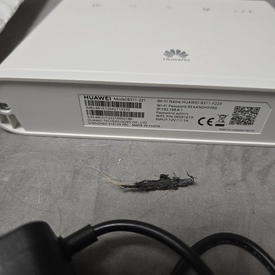 HUAWEI B311-221 4G LTE WI-FI ROUTER – WHITE WITH POWER ADAPTER