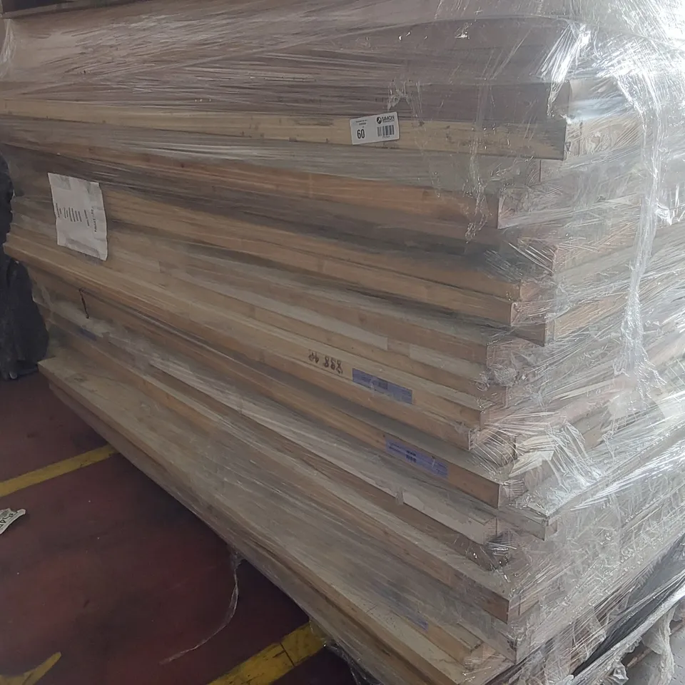 PALLET CONTAINING A VERY LARGE QUANTITY OF ASSORTED DOORS