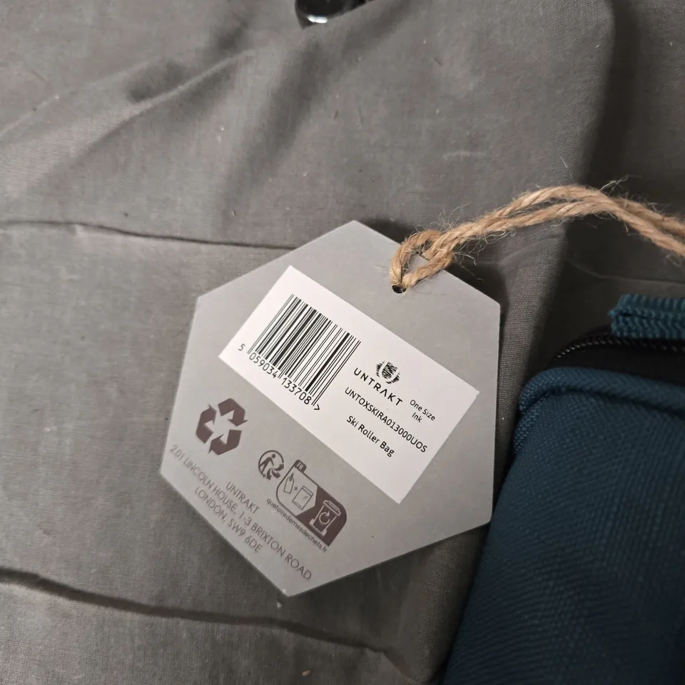 UNTRAKT SKI ROLLER BAG – BLUE, ONE SIZE