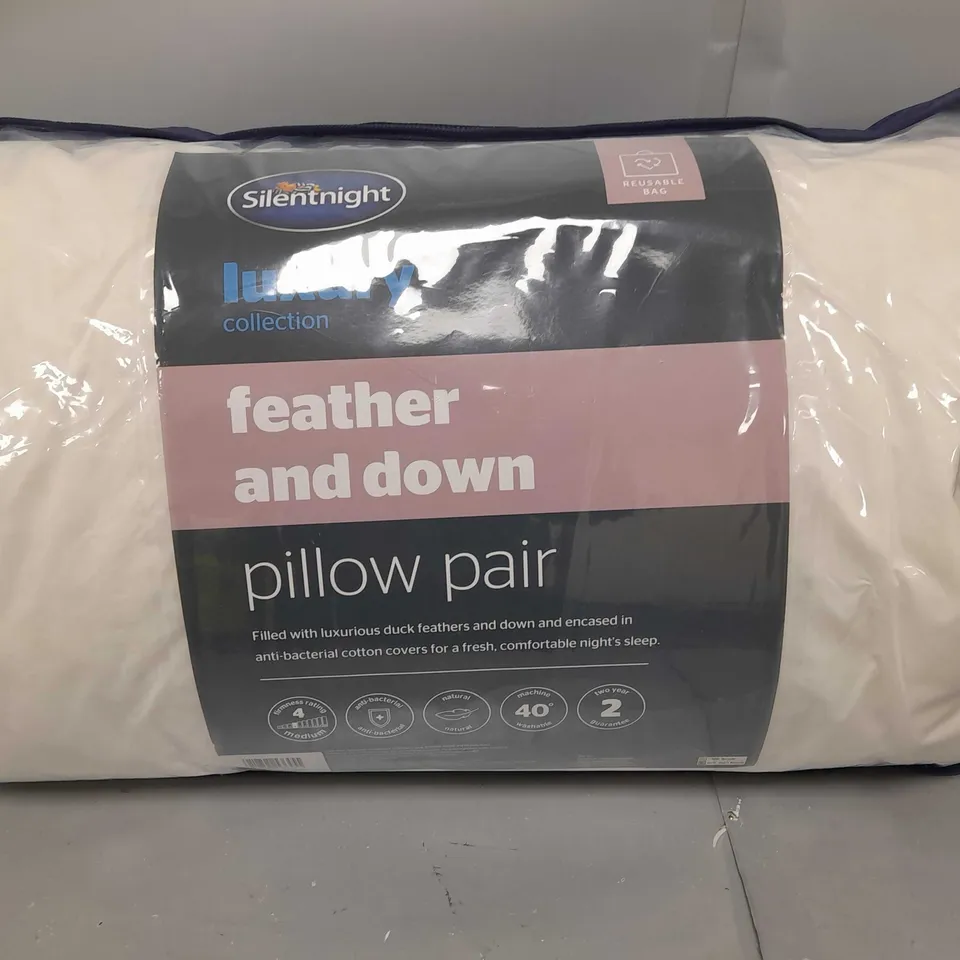BOX OF ASSORTED BEDDING ITEMS TO INCLUDE DUVET & PILLOWS