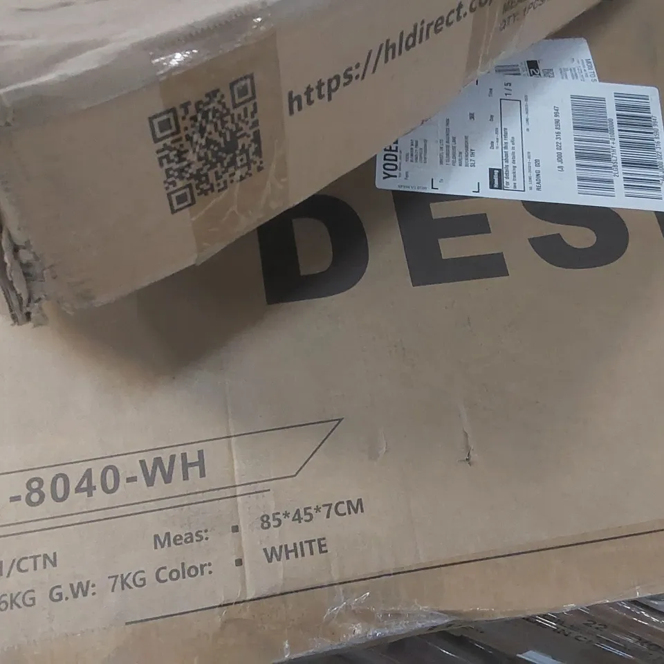 PALLET CONTAINING ASSORTED DESKS/GAMING DESKS ECT
