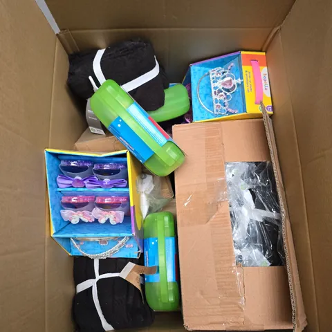 LARGE BOX OF APPROXIMATELY 10 ASSORTED ITEMS TO INCLUDE TOYS, TEA TOWELS AND BABY SHEETS - COLLECTION ONLY