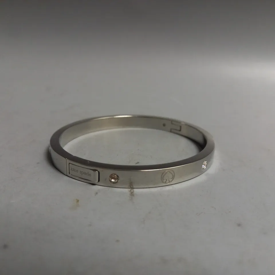 KATE SPADE INFINITE SPADE ENGRAVED BANGLE PLATED METAL
