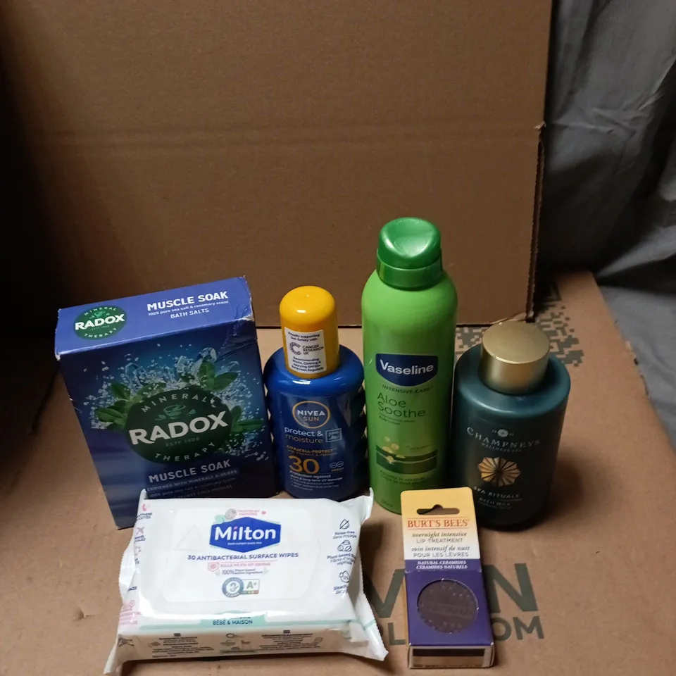 APPROXIMATEY 20 ASSORTED HEALTH AND BEAUTY PRODUCTS TO INCLUDE - RADOX MUSCLE SOAK - CHAMPNEYS BATH MILK AND MILTON ANTIBACTERIAL SURFACE WIPES