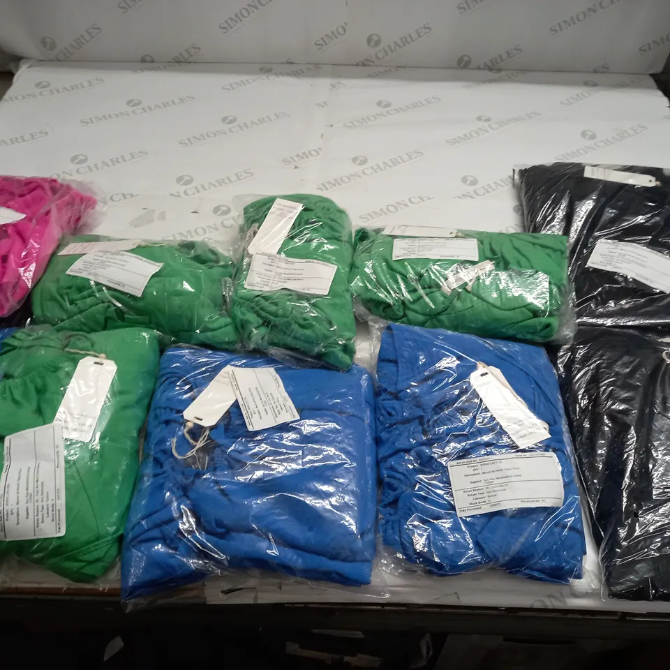 BAG OF APPROX 10 ASSORTED CLOTHING ITEMS TO INCLUDE - MAISON DE NIMES