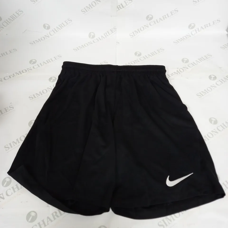 NIKE SLIM FIT CASUAL SHIRTS SIZE M