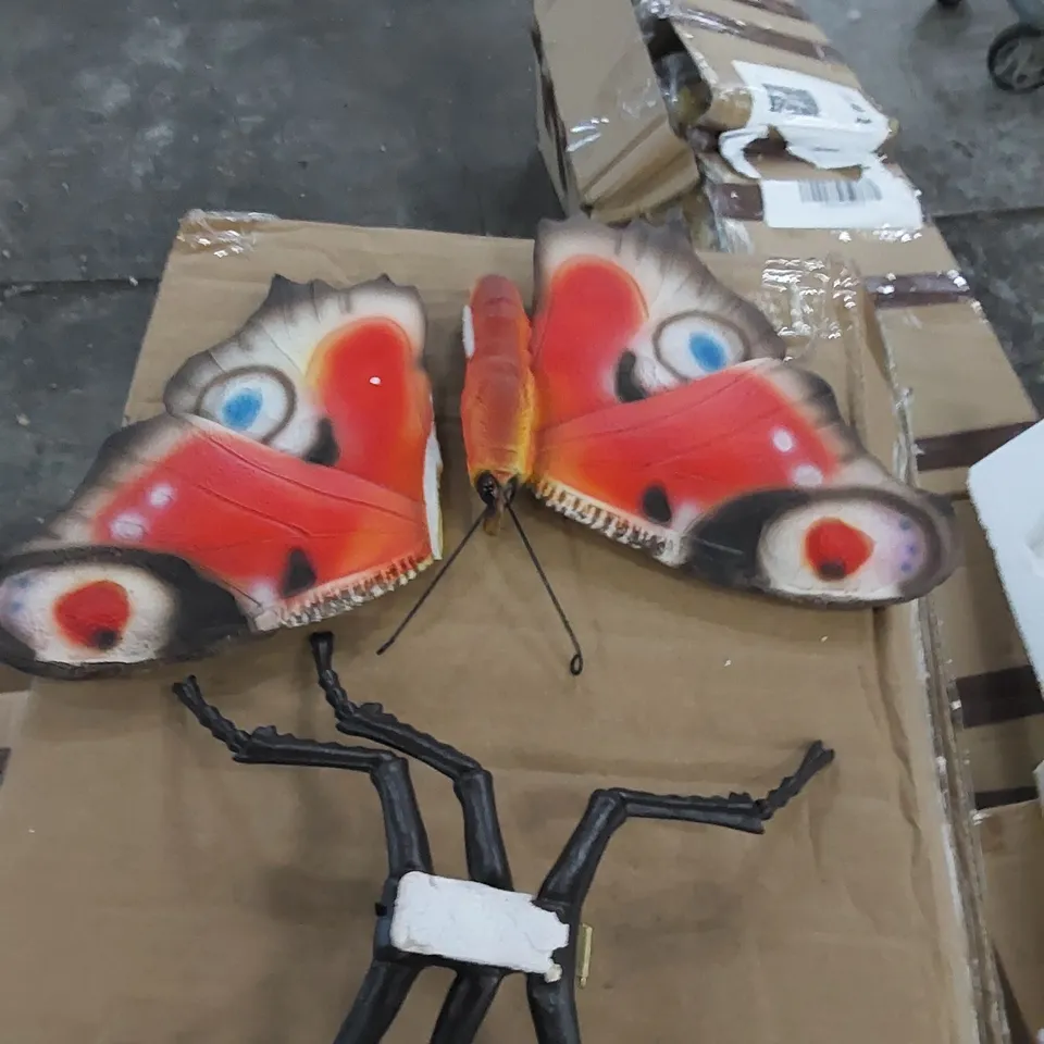 BOXED BUTTERFLY WALL DECORATION