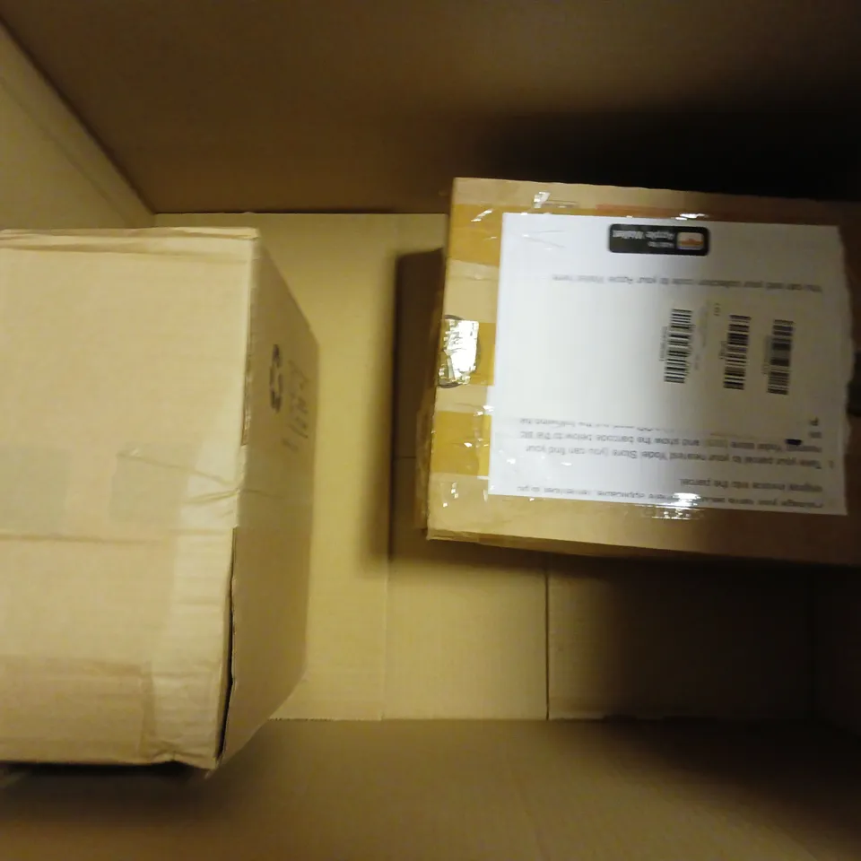 BOX OF APPROX 5 ASSORTED ITEMS TO INCLUDE - FUNSICLE RAINBOW SPRINKLER , JVC NEARPHONES , GLASS KETTLE ETC