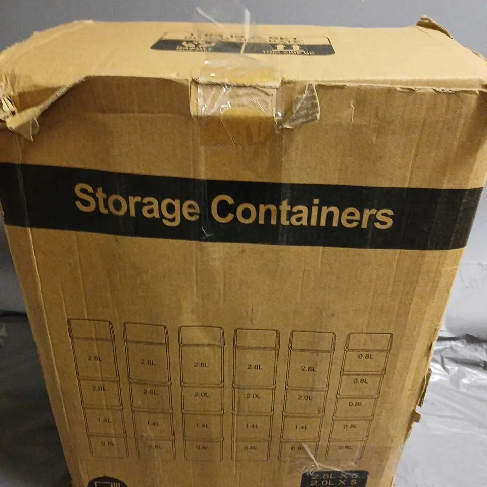 APPROXIMATELY 25 ASSORTED CLEAR STORAGE CONTAINERS IN VARIOUS SIZES