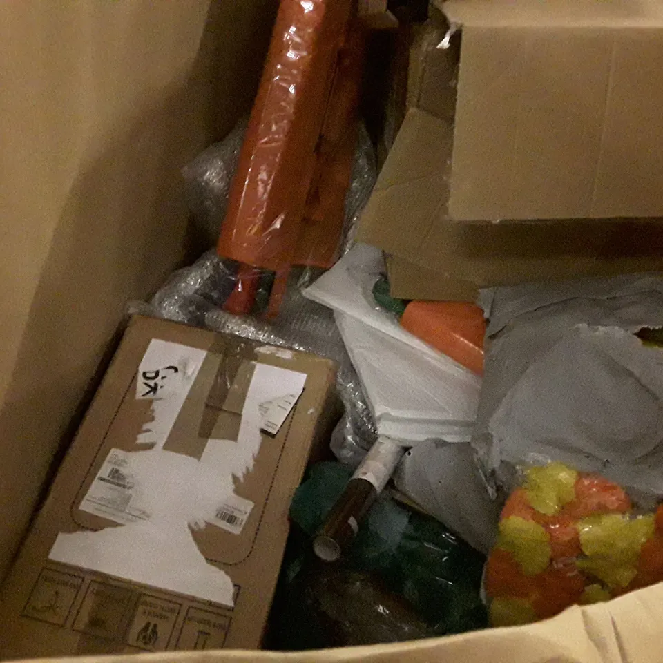 PALLET OF ASSORTED PRODUCTS INCLUDING PRIVACY WINDOW FILM, SHOPPING BAGS, TELLS MODEL Y BOOT ACCESSORY,  GAMING CHAIR