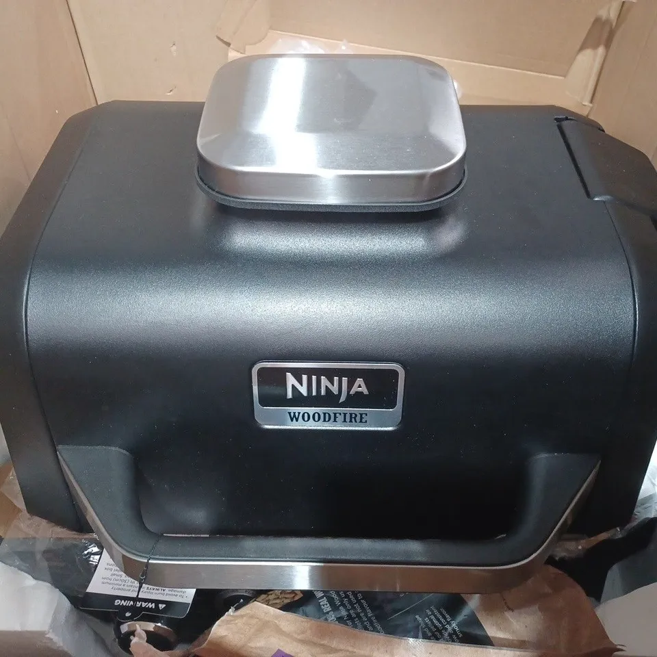 BOXED NINJA WOODFIRE ELECTRIC BBQ GRILL & SMOKER OG701UKQ