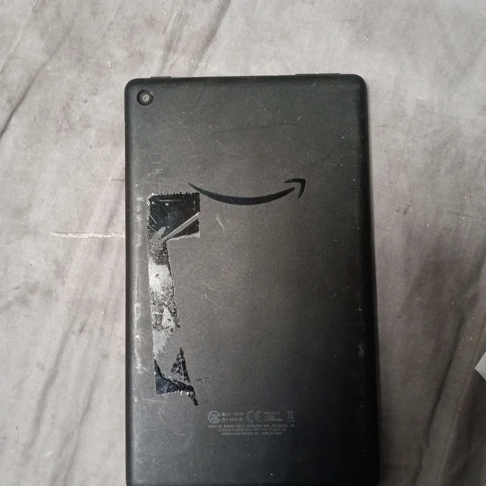 AMAZON FIRE TABLET – BLACK TABLET WITH DAMAGED BACK AND SCRATCHED SCREEN