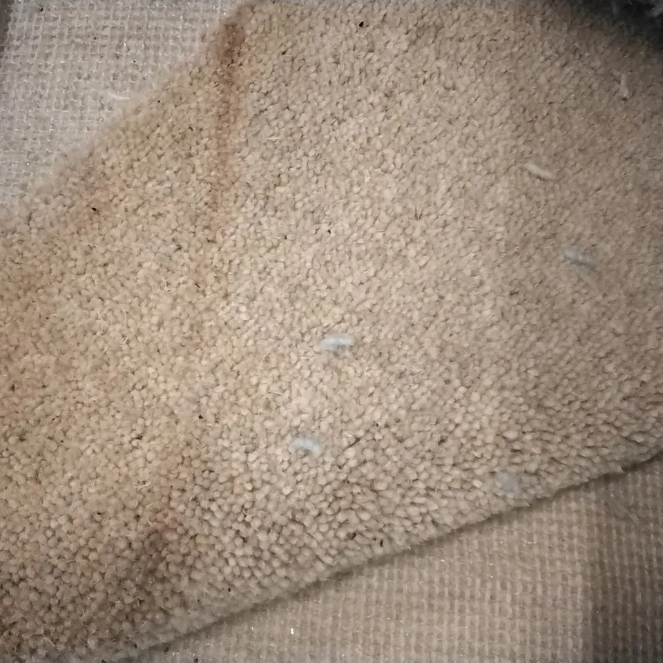 ROLL OF LINGDALE ELITE MALHAM CREAM CARPET APPROXIMATELY 4M X 30M