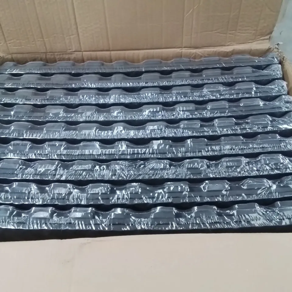 BOX CONTAINING APPROXIMATELY 36 EXERCISE FOAM TILES -BLACK-